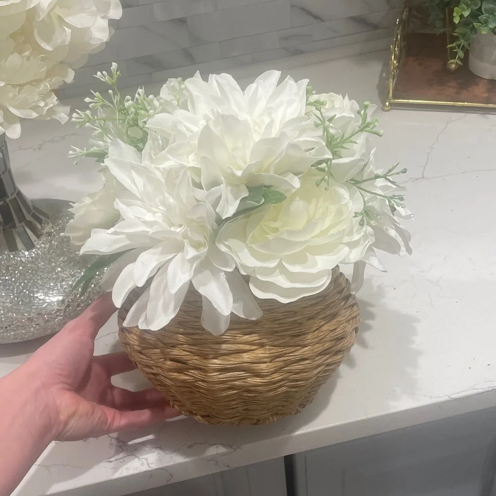 Minimalist flower greenery vase and basket  2 pieces